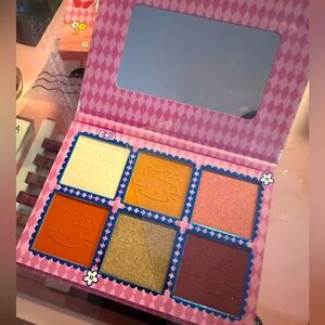HELLO KITTY MAKEUP PALETTE